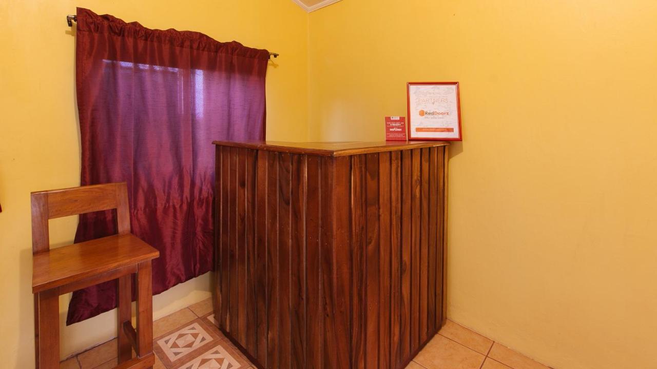 Reddoorz Plus At Malabag Silang - Vaccinated Staff Экстерьер фото